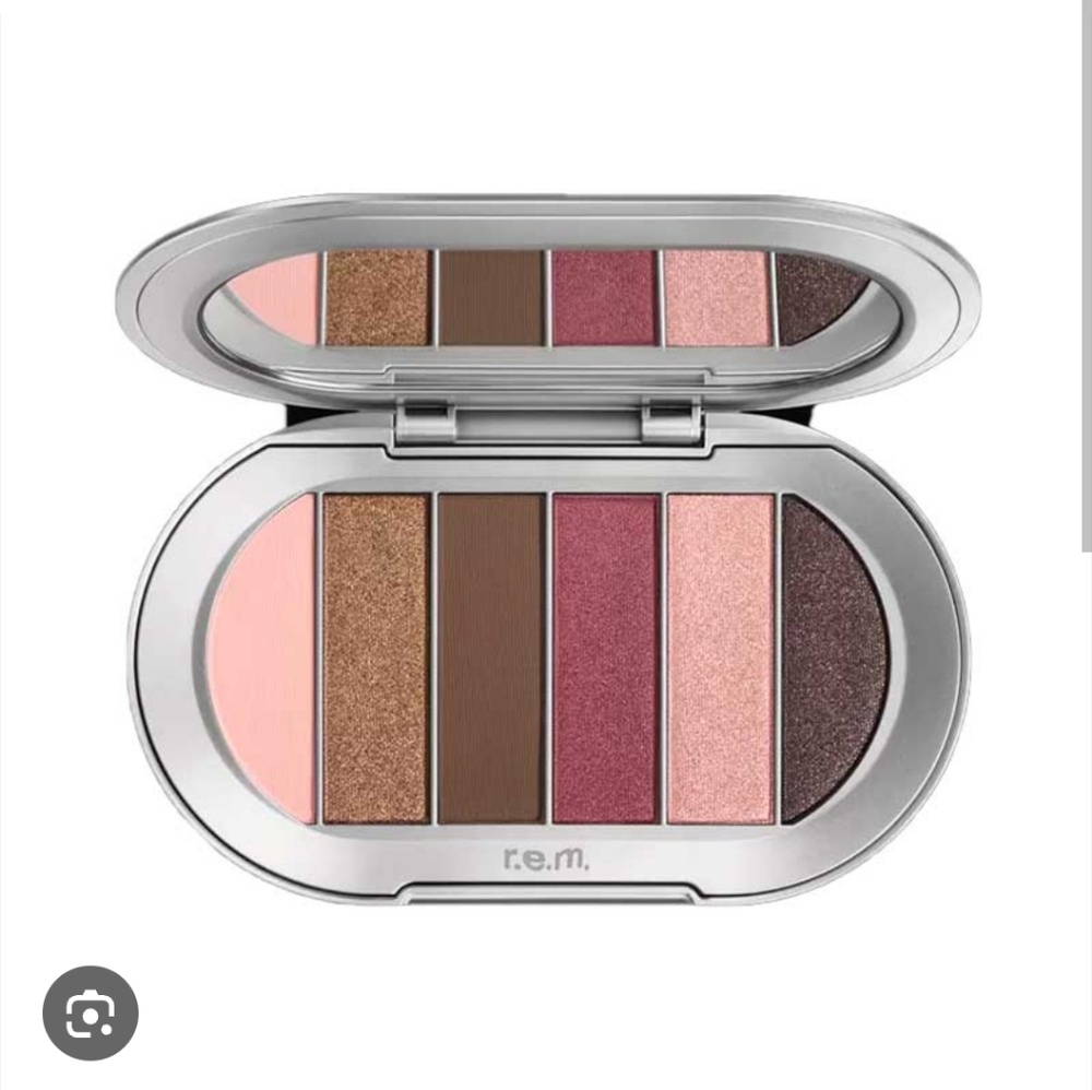 r.e.m. Smitten Kitten eyeshadow Palette